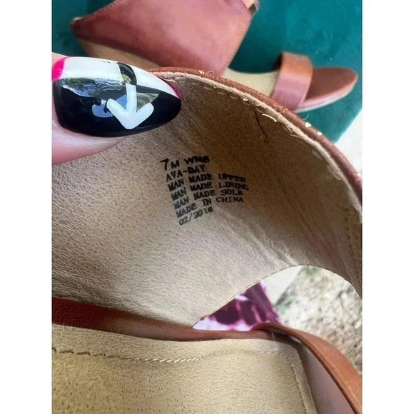 Reaction by Kenneth Cole wedge slip one brown size 7 - Picture 8 of 8